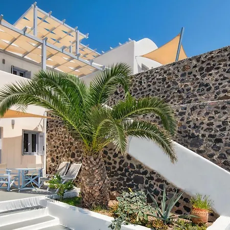 Akrotiri Hotel